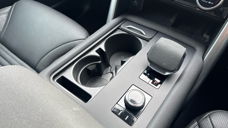 Land Rover Discovery 3.0 D300 Dynamic SE 5dr Auto Diesel Station Wagon